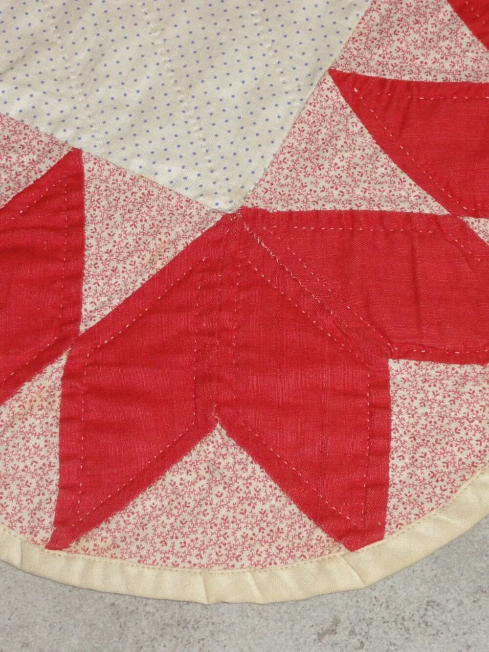 Vintage Red, White Patterned Quilt VERY GOOD CONDITION!